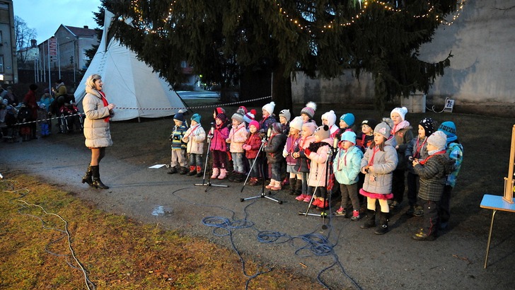 Zlatou neděli zpříjemnily děti z Mateřské školy Náchodská Zlatou neděli zpříjemnily děti z Mateřské školy Náchodská