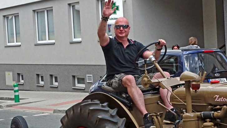 Kostelecké ulice zaplnily traktory