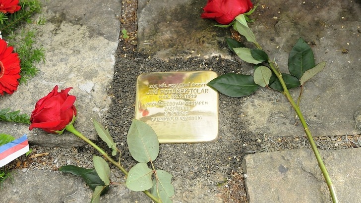 Na Bohdašíně a Končinách byla uctěna památka obětem místního odboje a parašutistovi Jiřímu Potůčkovi