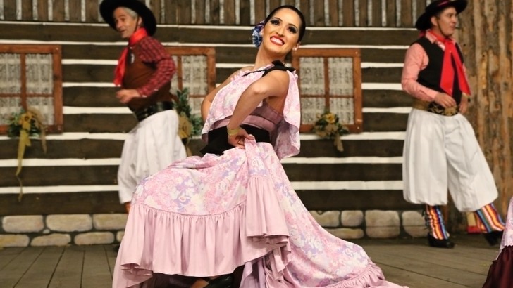 Druhý den se na festivalu už tančilo na plné obrátky Druhý den se na festivalu už tančilo na plné obrátky