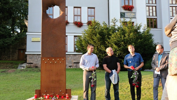 U památníku se vzpomínalo na 21. srpen 1968 U památníku se vzpomínalo na 21. srpen 1968