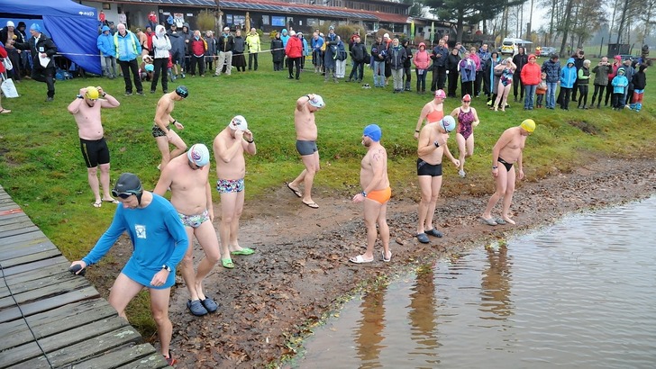 Otužilci poměřili své síly ve vodách Brodského