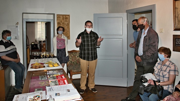 V Domku Boženy Němcové se konala vernisáž výstavy a křest knihy V Domku Boženy Němcové se konala vernisáž výstavy a křest knihy