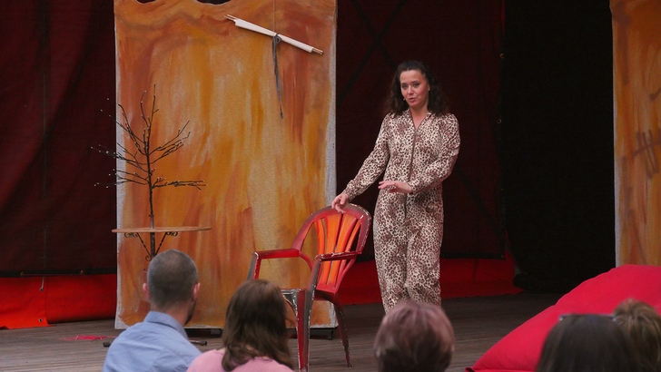 Divadelní představení Cavewoman - 17. 7. 2021 Divadelní představení Cavewoman - 17. 7. 2021