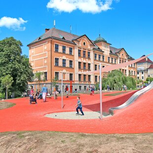 Dětské hřiště u ZŠ V. Hejny je otevřeno pro veřejnost Dětské hřiště u ZŠ V. Hejny je otevřeno pro veřejnost