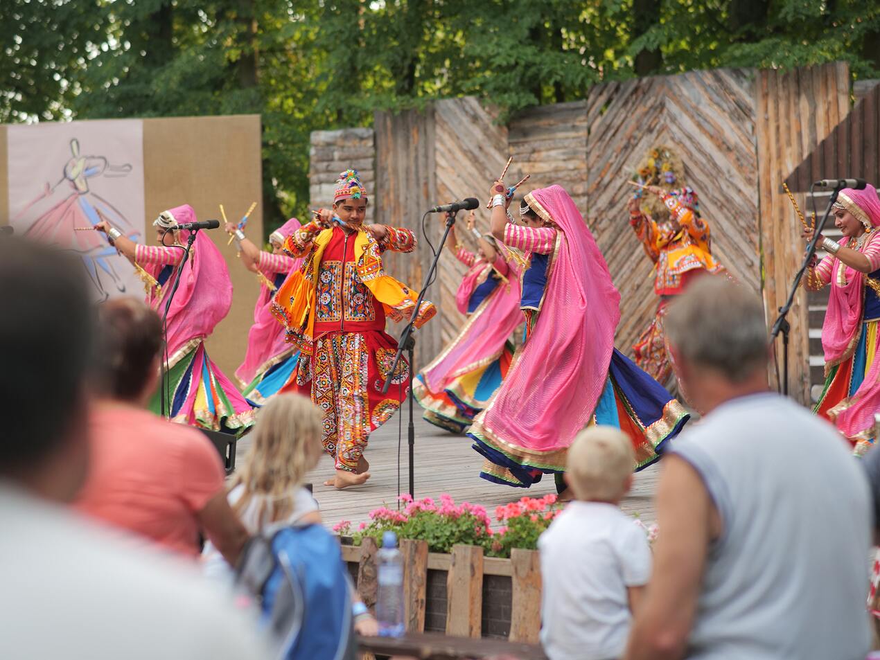 Čtvrteční představení folklorních souborů Čtvrteční představení folklorních souborů