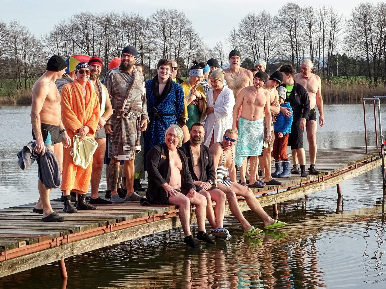 Kostelecké hyeny odstartovaly začátek roku 2023 novoročním koupáním