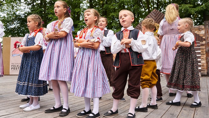 69. mezinárodní folklorní festival roztančí město