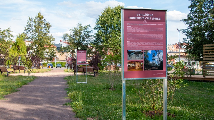 Sezónní venkovní výstava Letovisko Červený Kostelec Sezónní venkovní výstava Letovisko Červený Kostelec