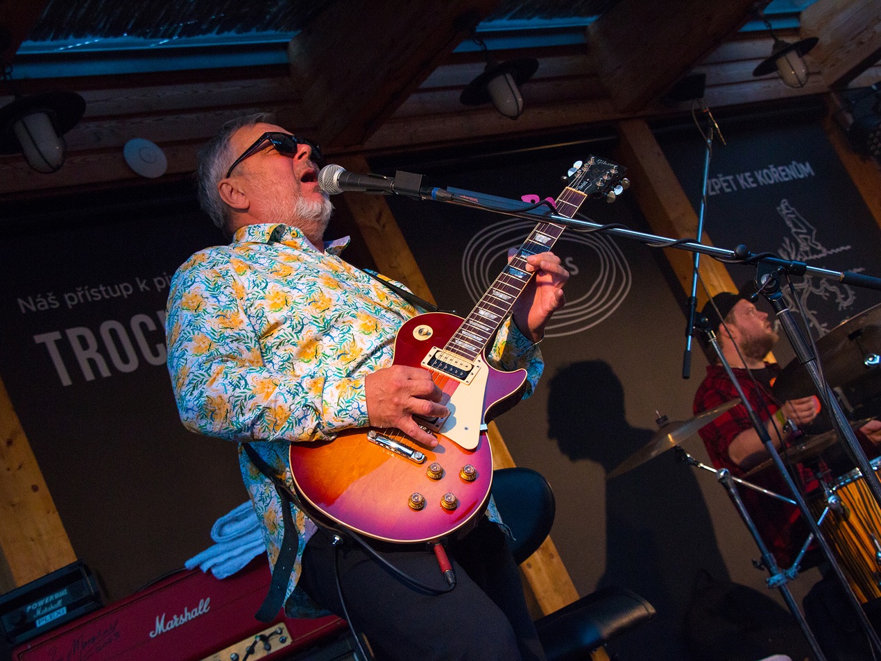Kytarový virtuos Michal Pavlíček zahrál v půlce července v Trees Kytarový virtuos Michal Pavlíček zahrál v půlce července v Trees