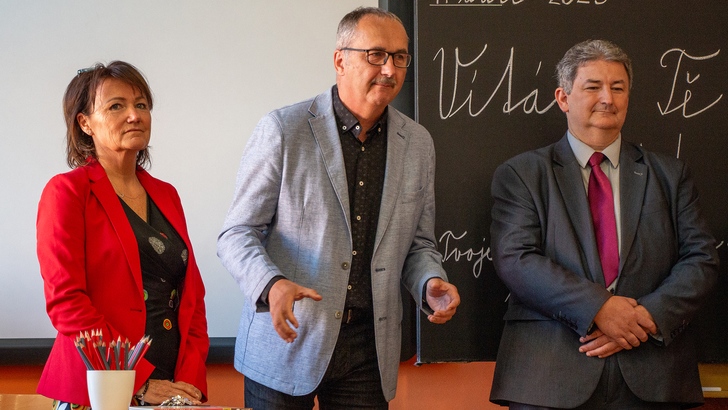 Nový školní rok je tu! Zástupci města přivítali prvňáčky.