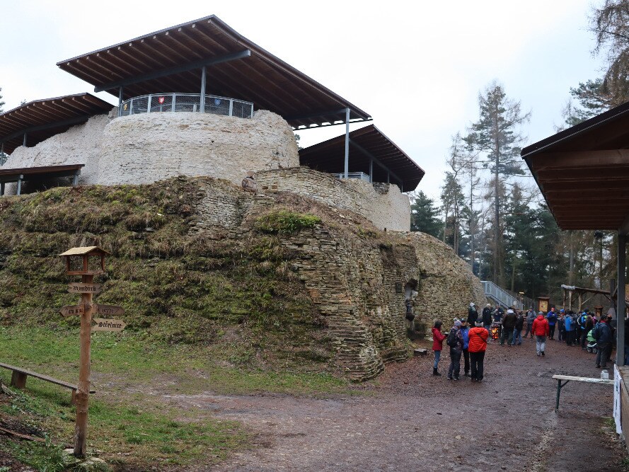 Klub turistů Červený Kostelec vyrazil na Tři krále na Vízmburk