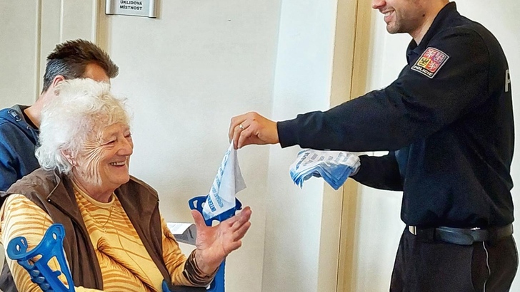 Preventivní přednáška červenokosteleckým seniorům v oblastní charitě