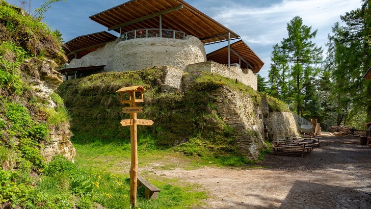 Hadařská 25: vydejte se s klubem turistů opět na Vízmburk Hadařská 25: vydejte se s klubem turistů opět na Vízmburk