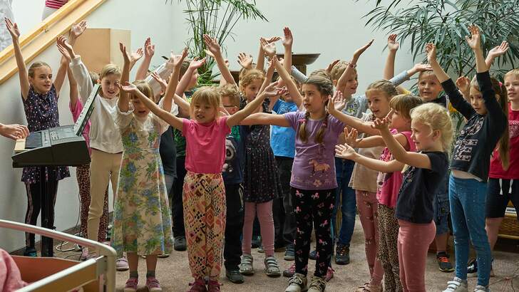 Děkujeme za Srdce s láskou darované – srdíčkový strom pro pracovníky Hospice