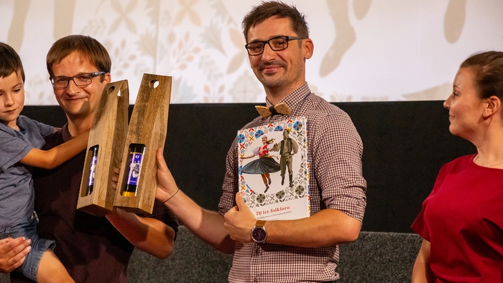 Křest knihy 70 let folkloru a premiéra filmu Tancem ke kořenům v kině Luník Křest knihy 70 let folkloru a premiéra filmu Tancem ke kořenům v kině Luník