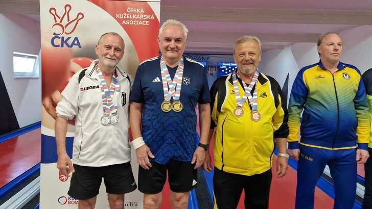 Dvojí stříbrné cinknutí z MČR seniorů v kuželkách Dvojí stříbrné cinknutí z MČR seniorů v kuželkách