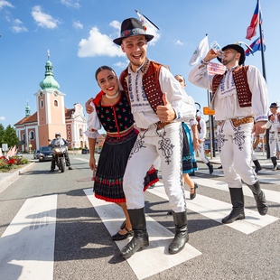 71. mezinárodní folklorní festival roztančí Červený Kostelec 71. mezinárodní folklorní festival roztančí Červený Kostelec