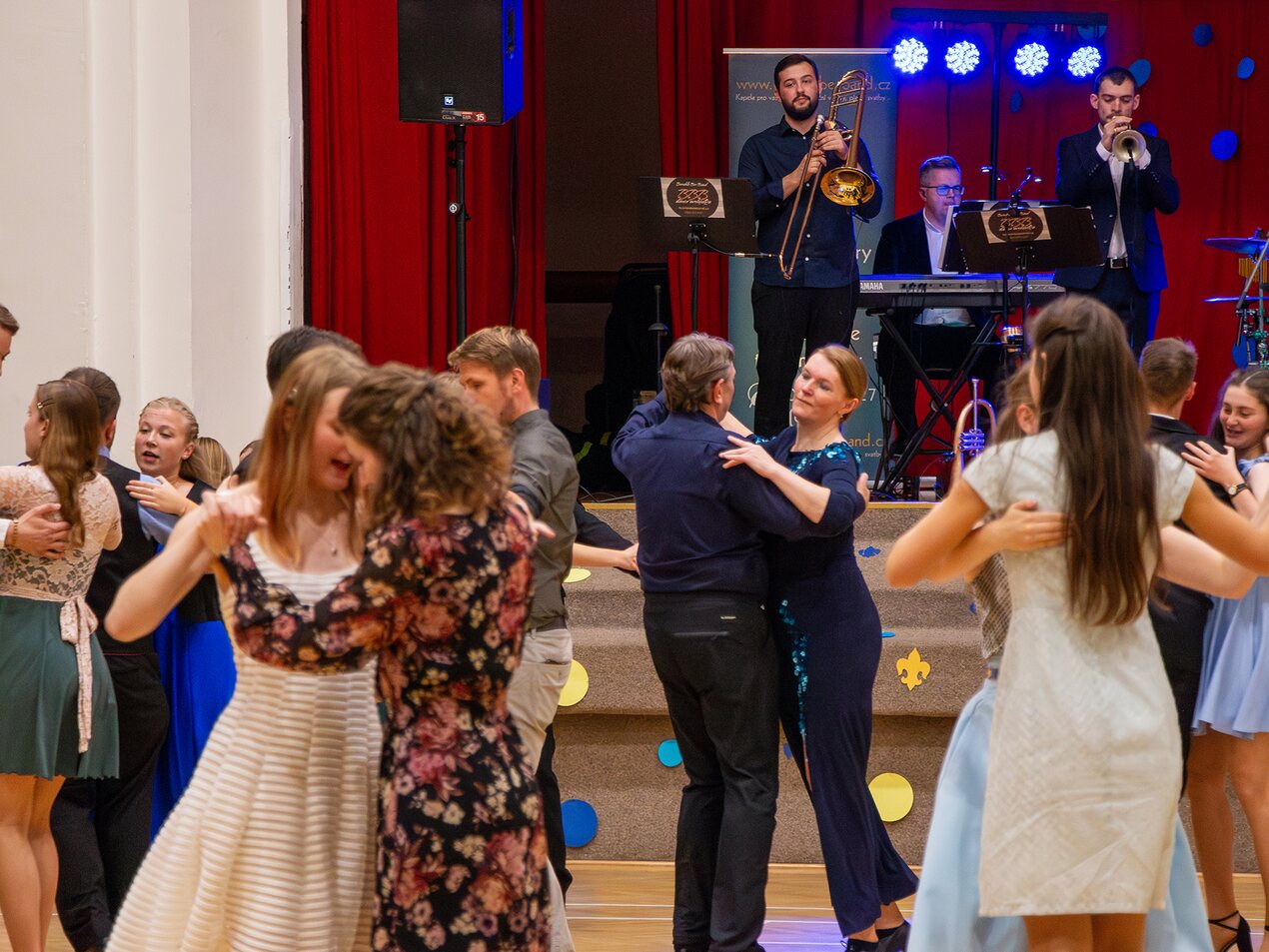 Fotoohlédnutí za 6. skautským plesem Fotoohlédnutí za 6. skautským plesem