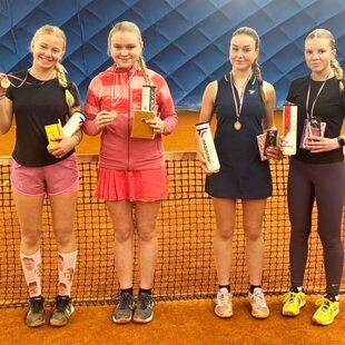 Tenis: Náťa Jará bronzová a zlatá na domácím dorosteneckém Cčku