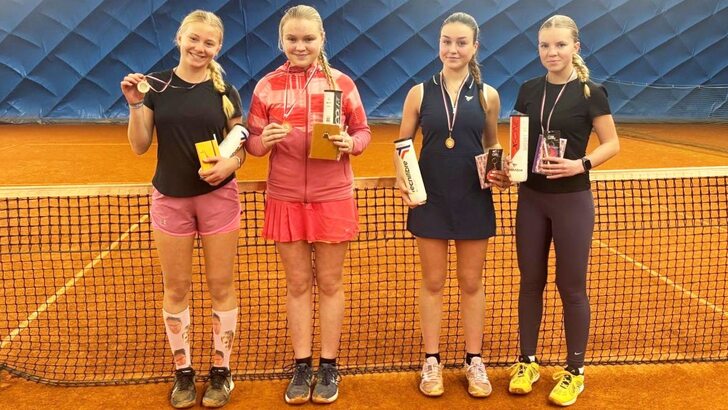 Tenis: Náťa Jará bronzová a zlatá na domácím dorosteneckém Cčku