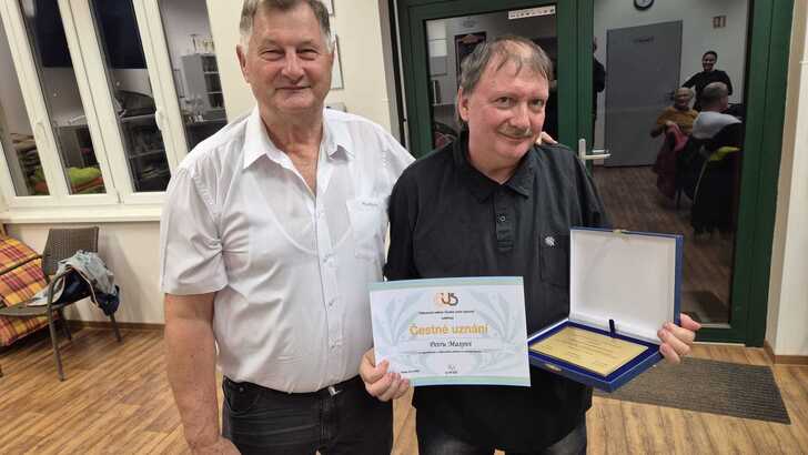 Tenis u nás nově hrajeme pod názvem Tenisový klub Červený Kostelec, z. s.